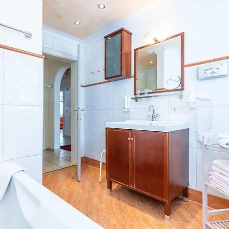 Holiday home Maximilian Apartmenthaus 2-6 People *